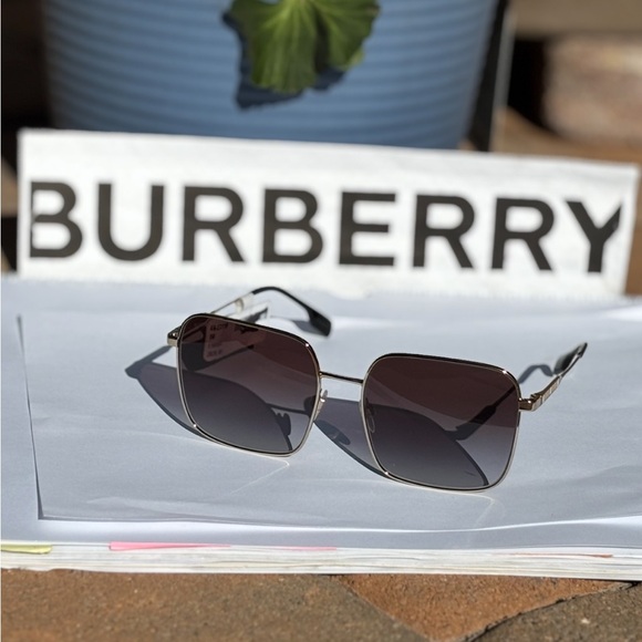 New Burberry B3133 1109/8E Daphne Gold Square Sunglasses - Picture 10 of 13